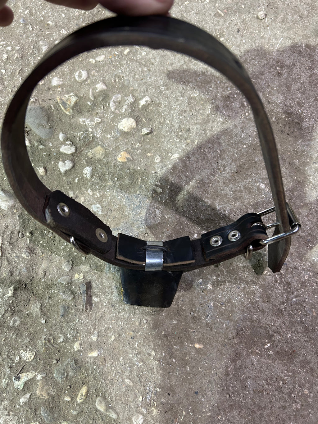Sheet metal bell suitable for dogs