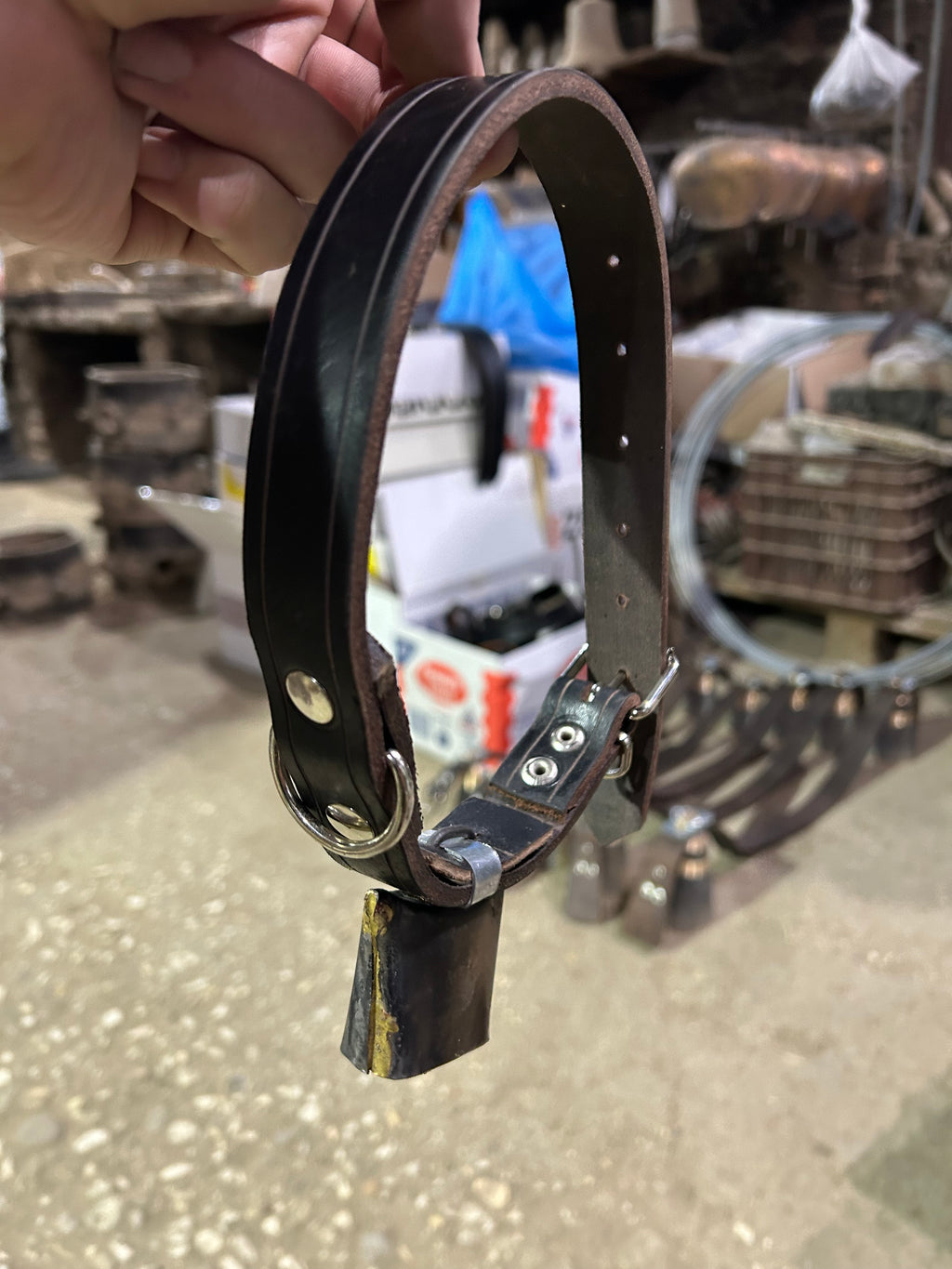 Sheet metal bell suitable for dogs