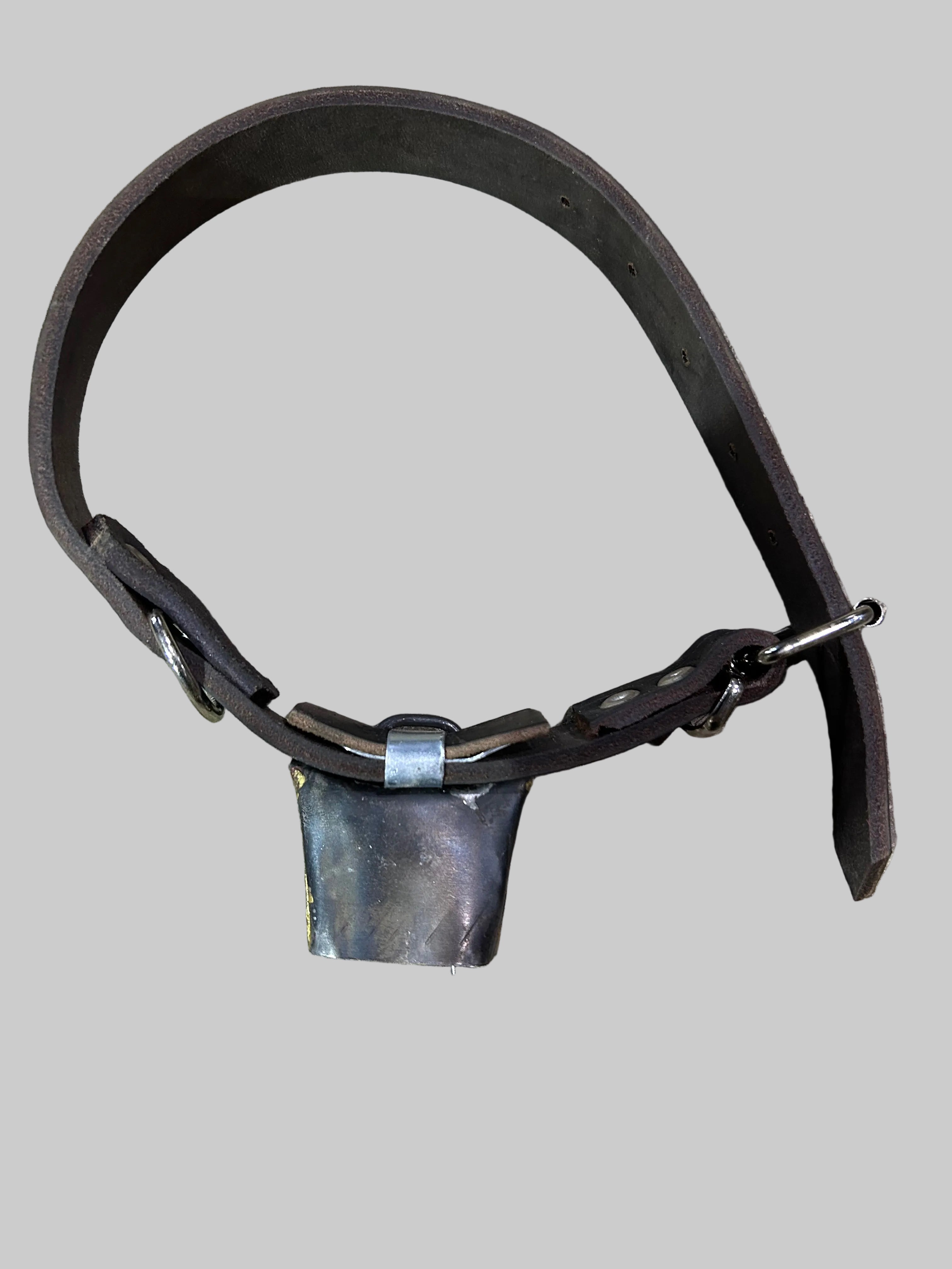 Sheet metal bell suitable for dogs