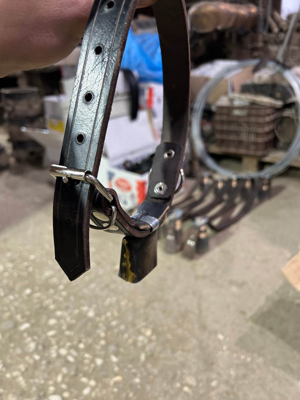 Sheet metal bell suitable for dogs