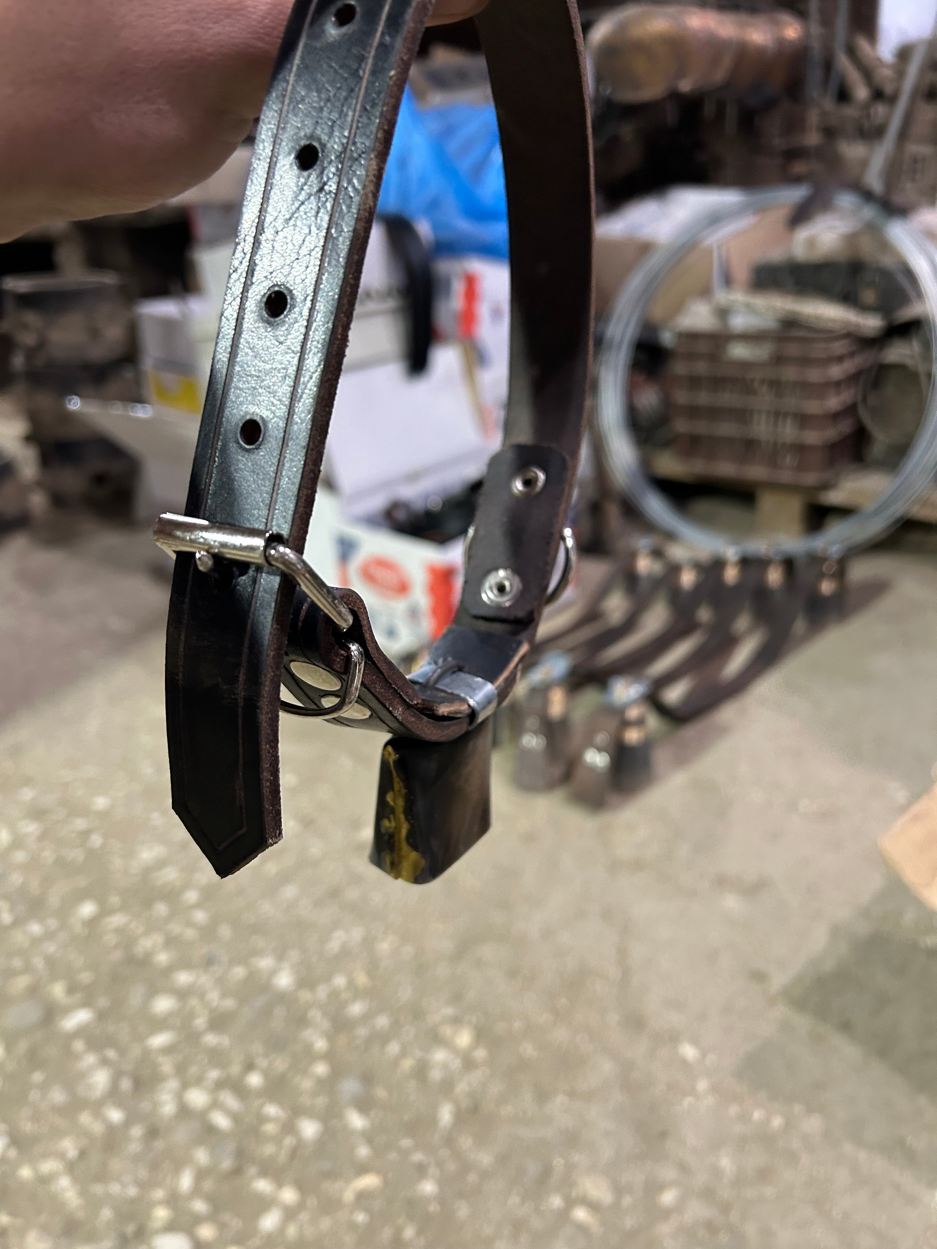 Sheet metal bell suitable for dogs