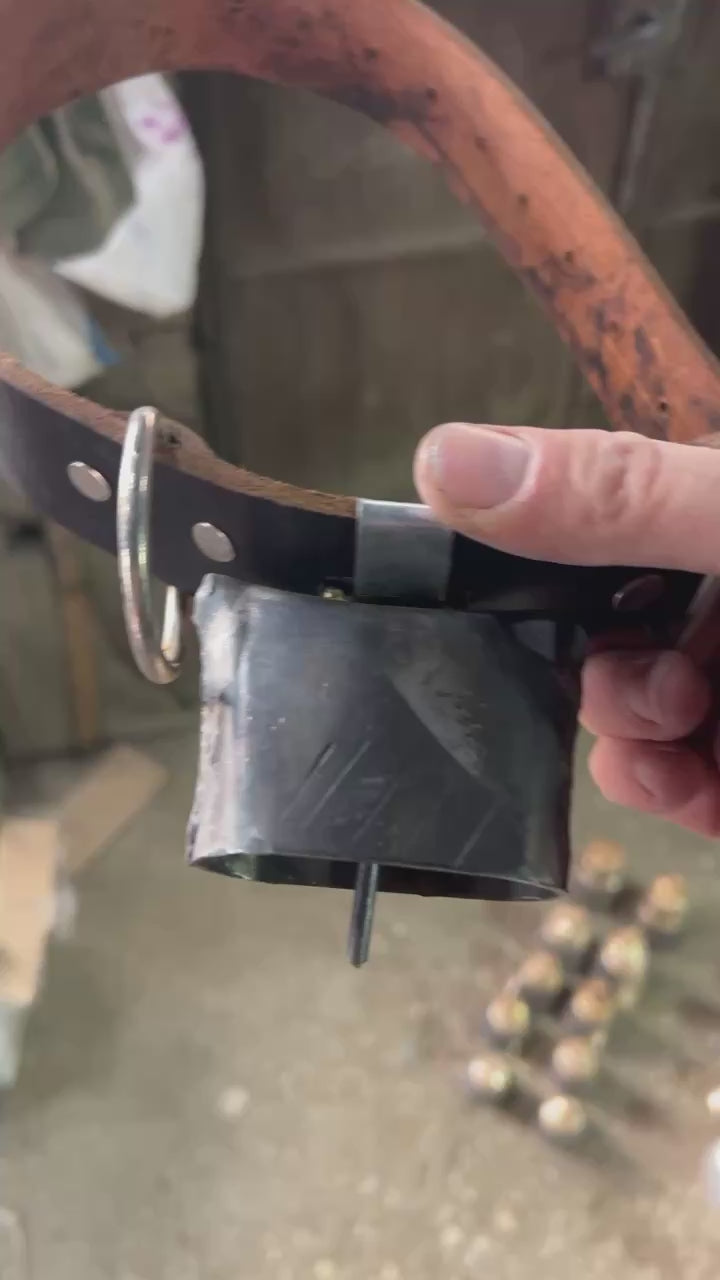 Sheet metal bell suitable for dogs