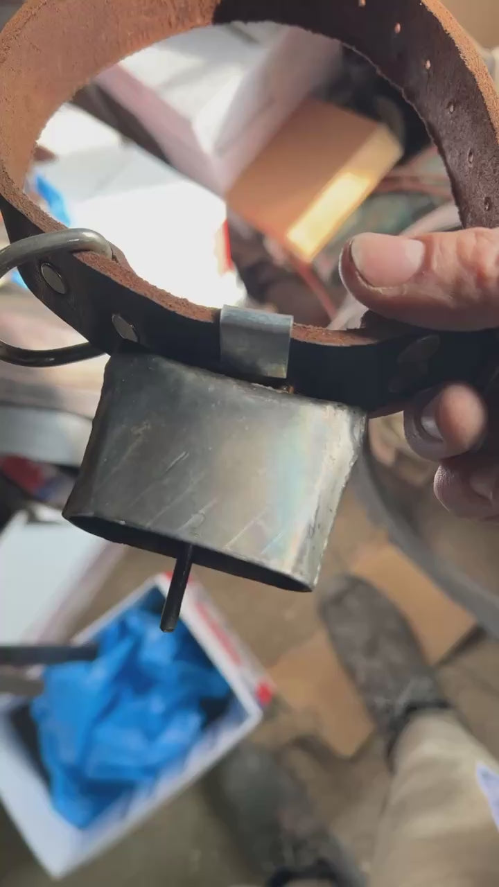 Sheet metal bell suitable for dogs